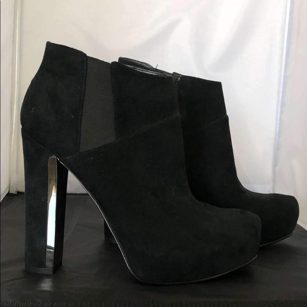 Brand new Guess black heel bootie